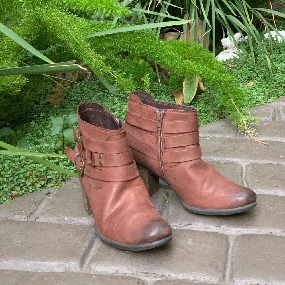 JOSEF SEIBEL Britney Ankle Bootie Almond Buckle Detail Side Comfort Women's 38
